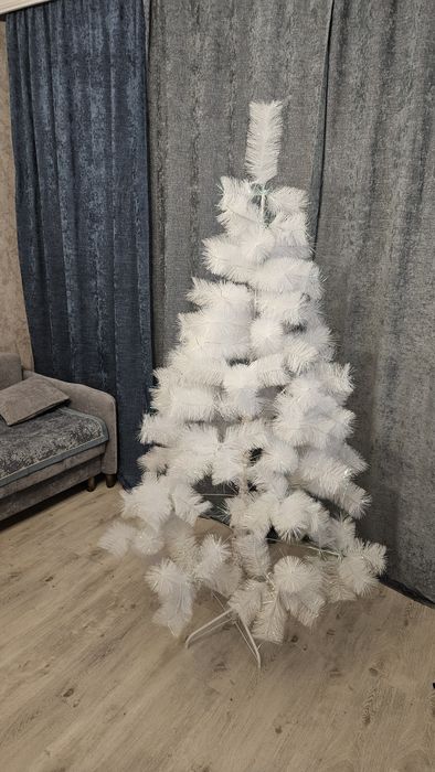 Продается елка б/у высота 2,10 м