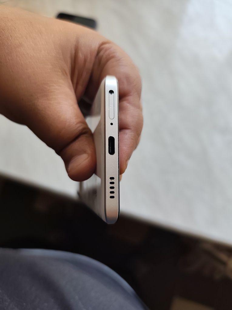 Poco f5 pro 5g  с оригинално зарядно
