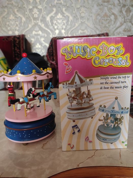 Продам музыкальную карусель