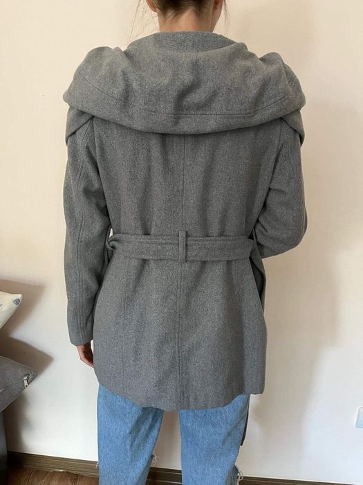 Vand haină  scurta de stofa