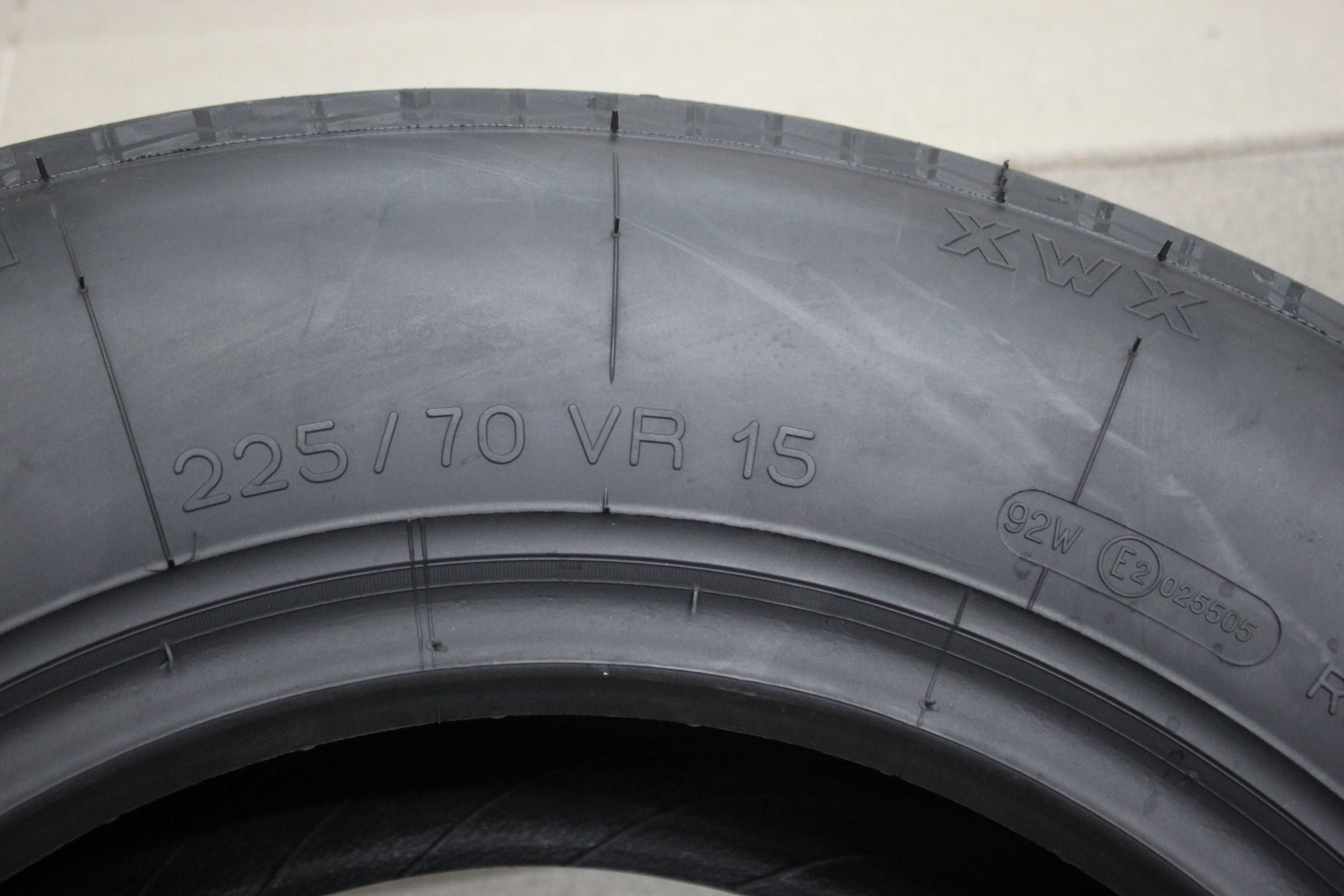 225/70 VR 15 Michelin XWX