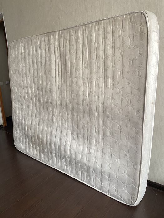 Продам б/у матрас СРОЧНО  1,6*2,0,в хорошем состоянии