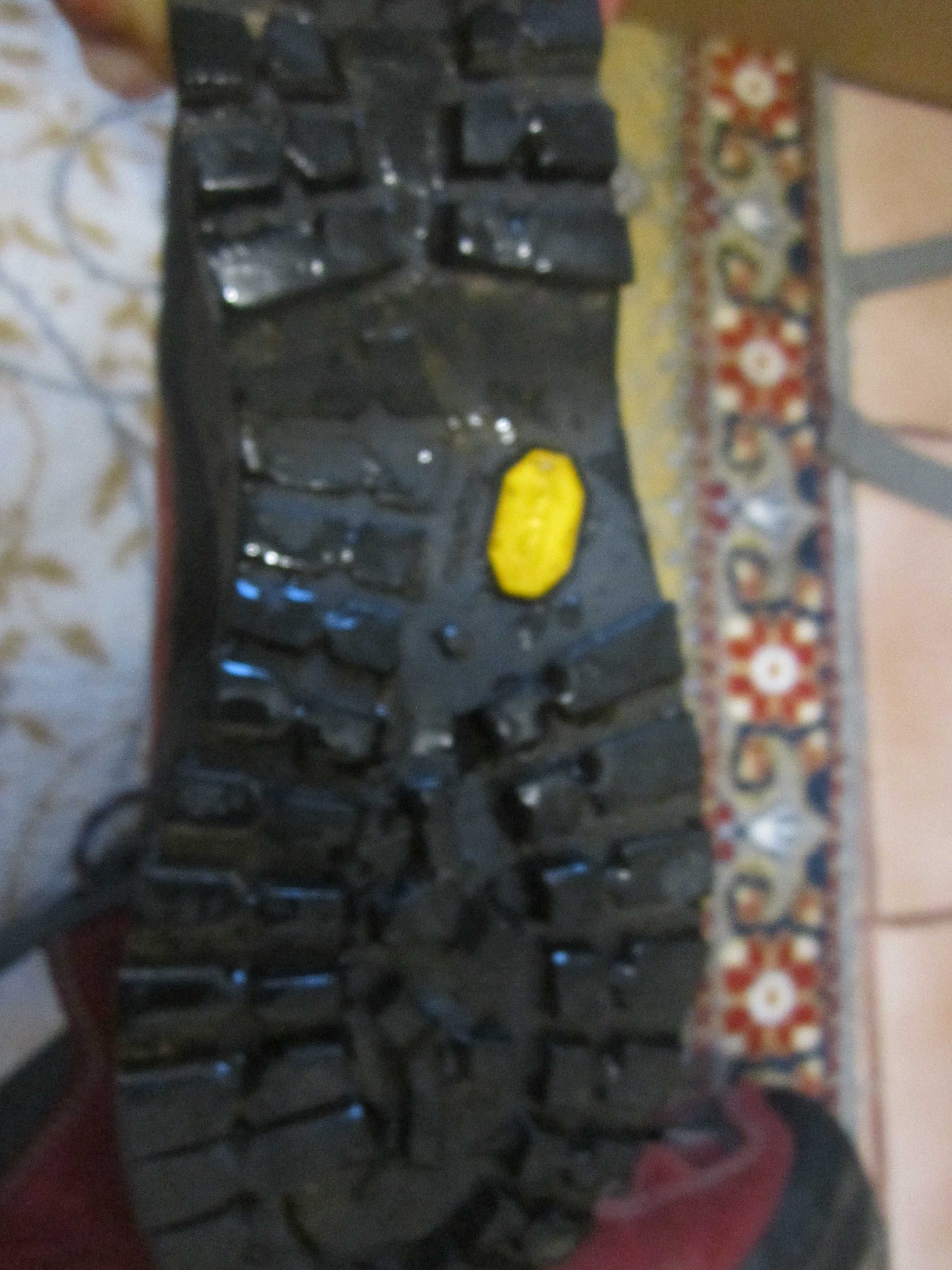 Продавам дамски обувки LOWA 38