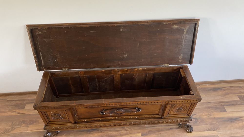 Cufar Lada Lemn Gheare Leu Sculpturi Vintage