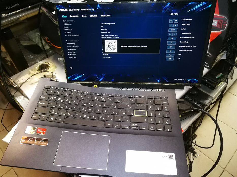 Asus VivoBook M513I M513IA-WB514T работещ, на части.