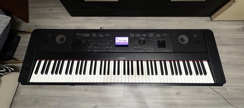 Yamaha Portable Grand DGX-660