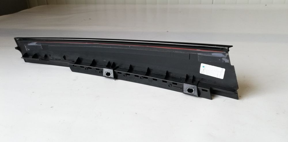 Средна рамка на прозорци VW Golf 2009-2013