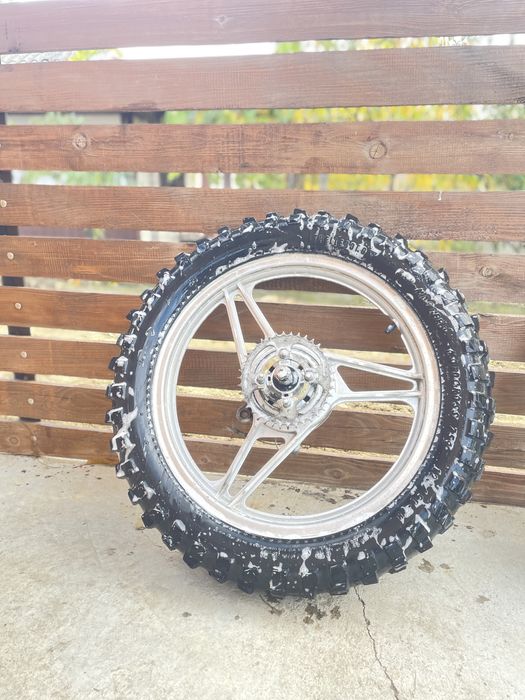 Vând set roti (fața+ spate ) din aliaj (cu 3 spite ) cross,first bike