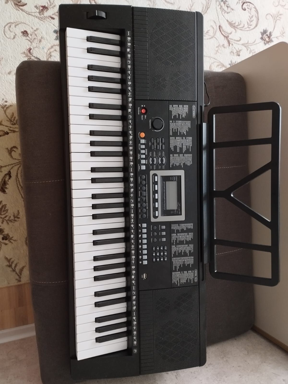 Продам синтезатор Attivio 61 клавиша