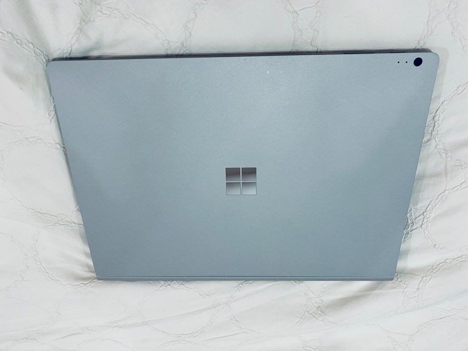 Microsoft Surface Book 2-13”, un laptop premium 2-in-1