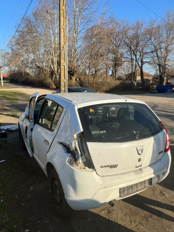 Dacia Sandero 1.4i със заводска газ 2010