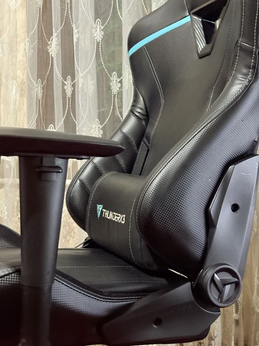 Игровое кресло Thunder 3X Carbon