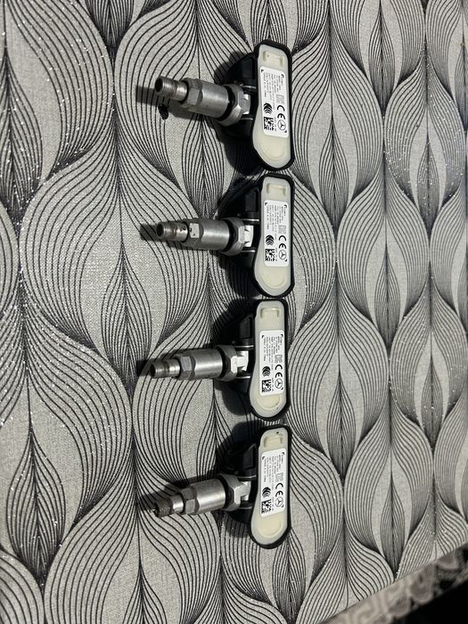 4 броя оргинални мерцедес цензорни винтили