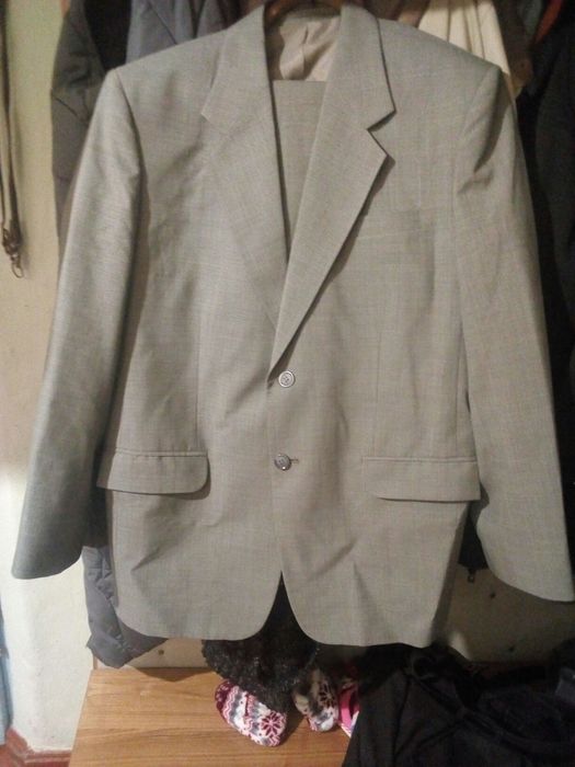 Продам мужской костюм новый