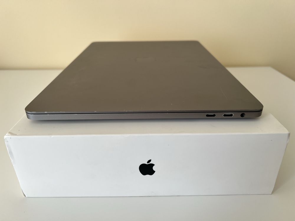 Macbook pro 13 inch 16 GB, 256 SSD