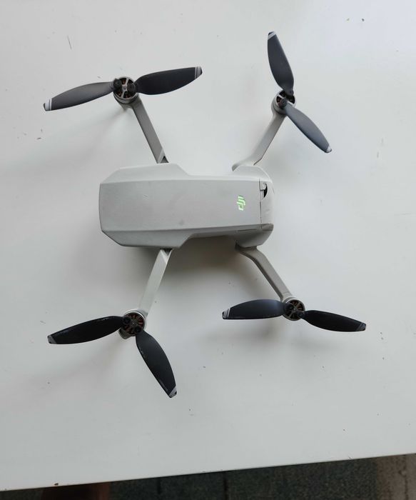 Дрон DJI mini mavic