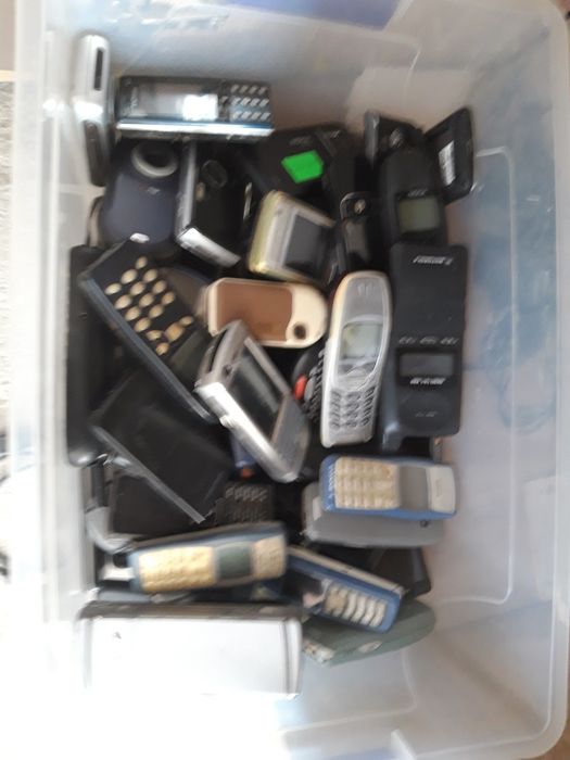 Telefoane vechi cred ca sunt 50-60 bucati