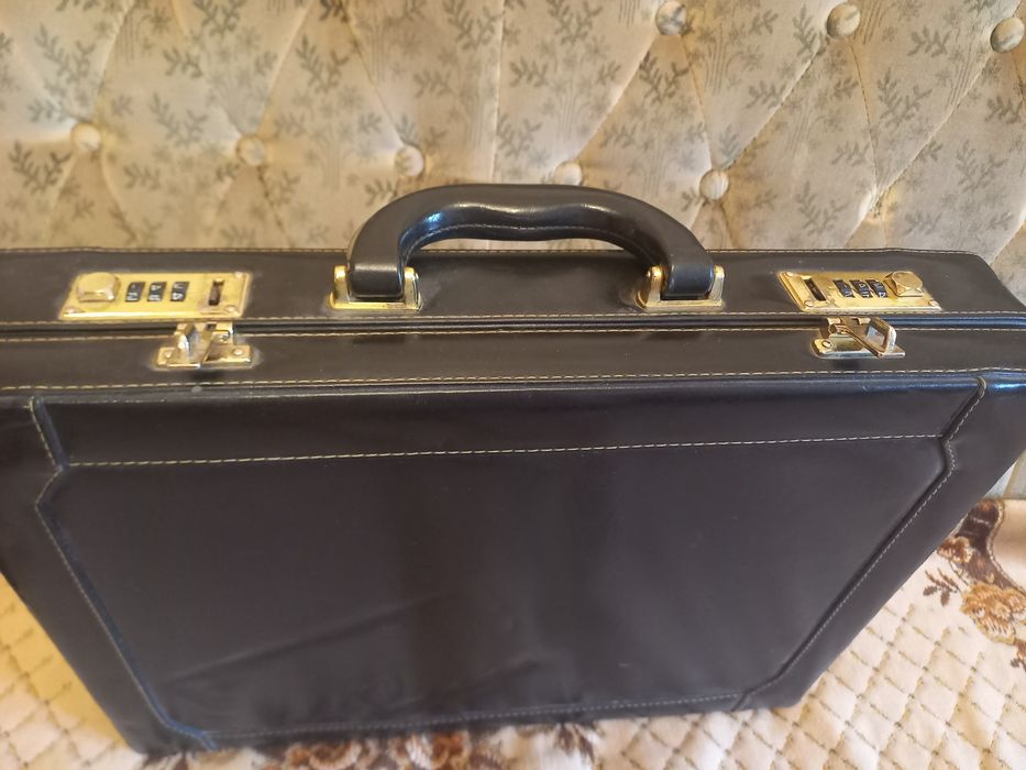 Продам кейс чёрного цвета