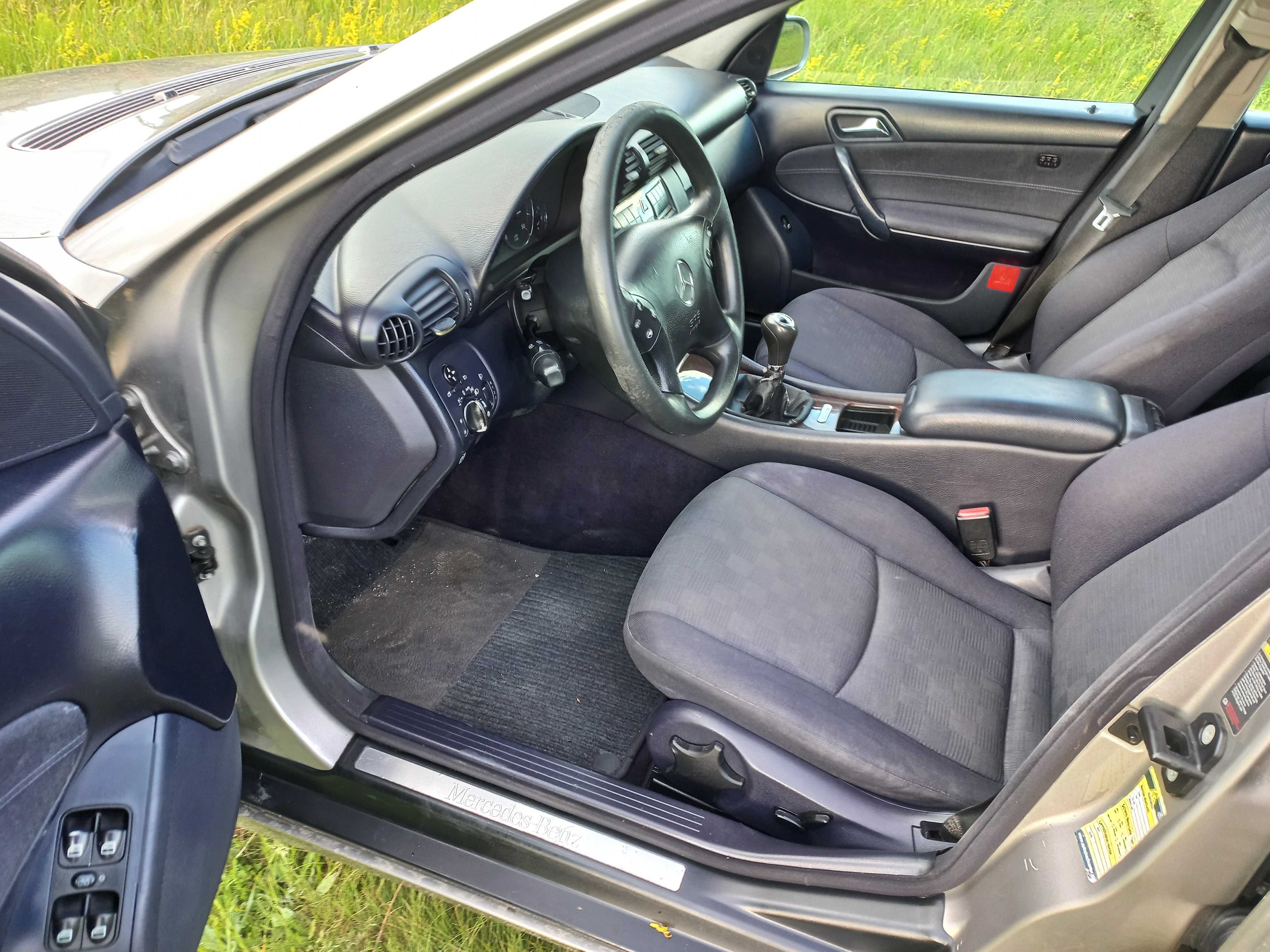Dezmembrez Mercedes-Benz C Class W203 Facelift 2.2 CDI Euro 4.