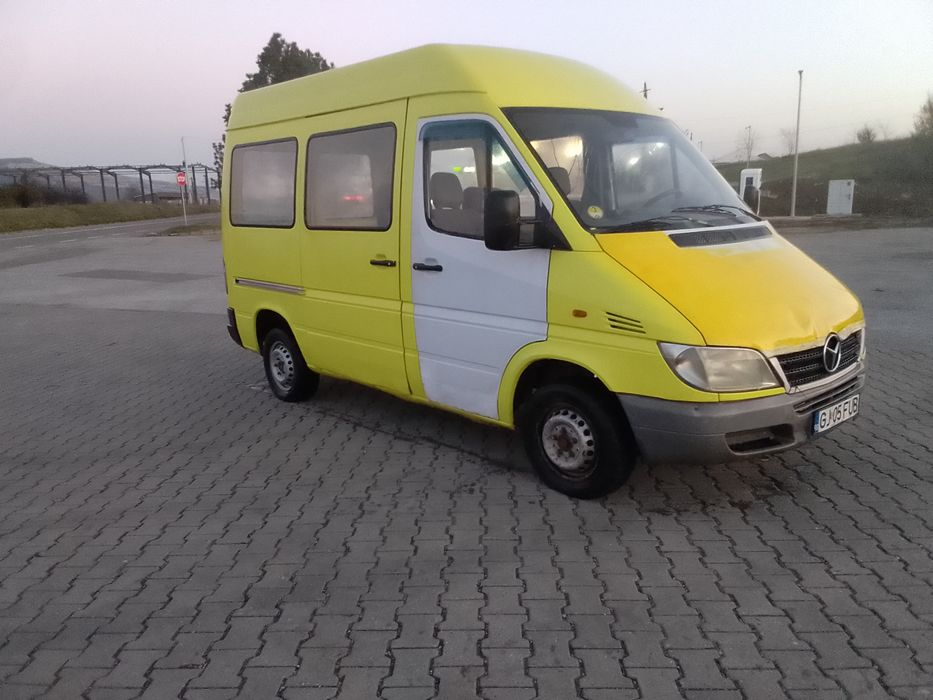 Vând Mercedes sprinter motor de 2.2 CDI mașina merge impecabil fără pr