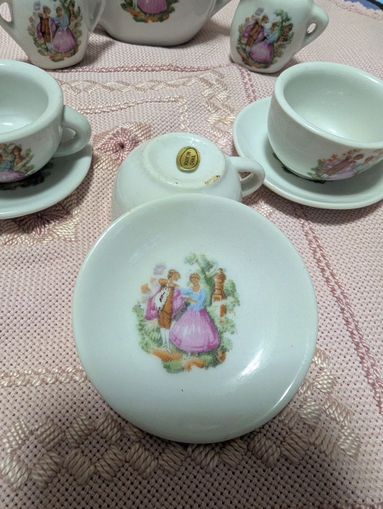 Порцеланов сервиз за игра