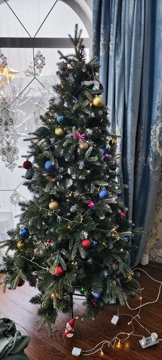 Продам елку.    .