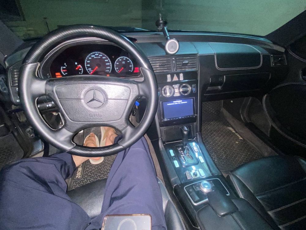 Mercedens-Benz w202  c180