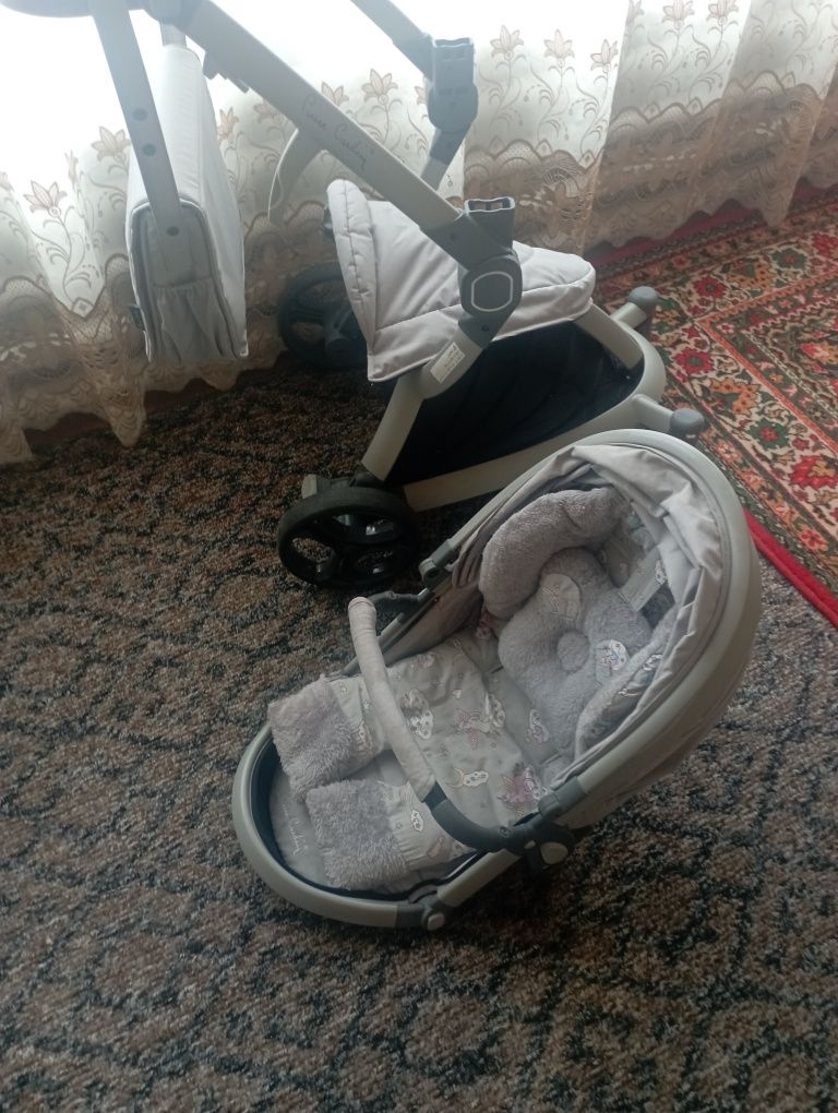 Коляска сотилади