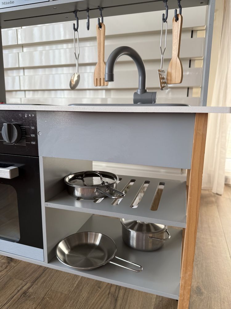 Детска дървена кухня MIELE