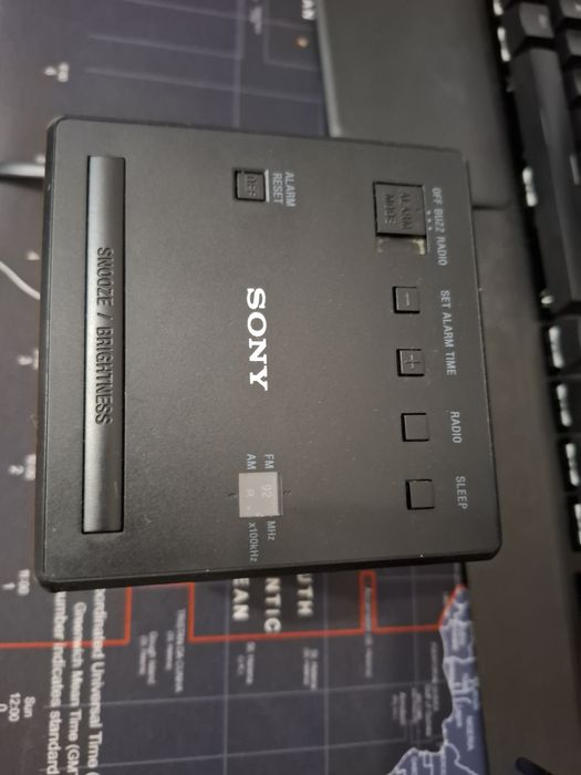 Vand Radio Sony model ICF - C1