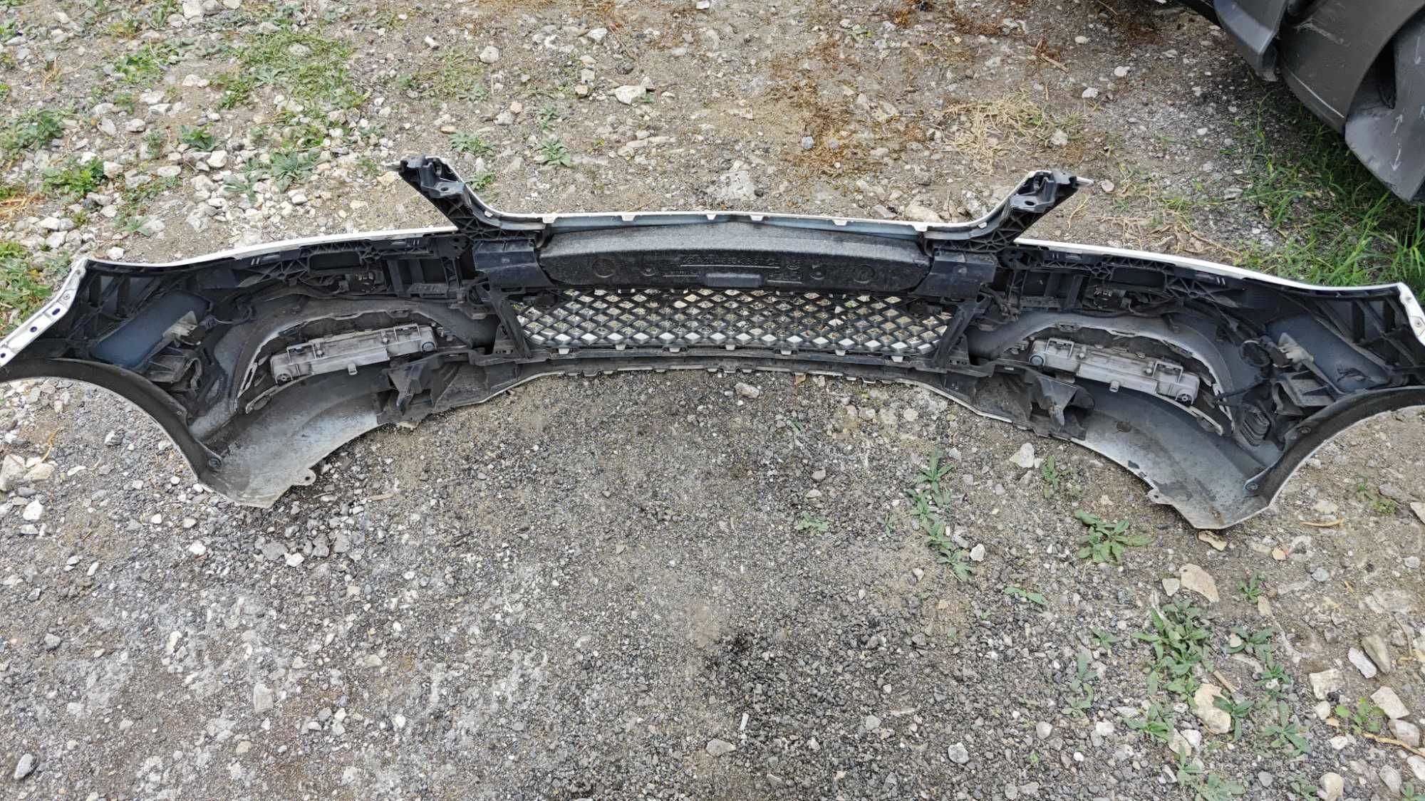 Предна броня Mercedes W204 оборудвана Мерцедес C класа