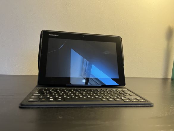 Таблет с клавиатура Lenovo