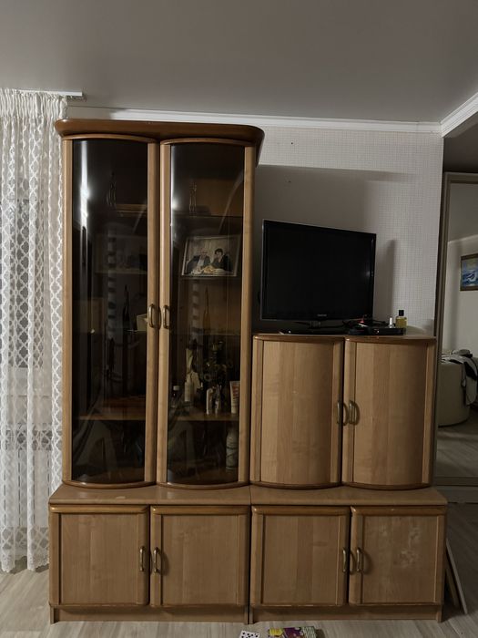 Отдам даром стенку,