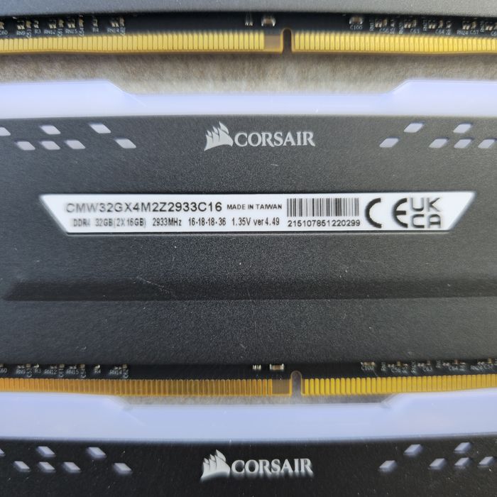 DDR4 64GB CORSAIR VENGANCE PRO, rgb,2 kituri de 32gb (TOTAL 64GB)