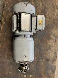 Motor electric de 0,37 kw cu reductor