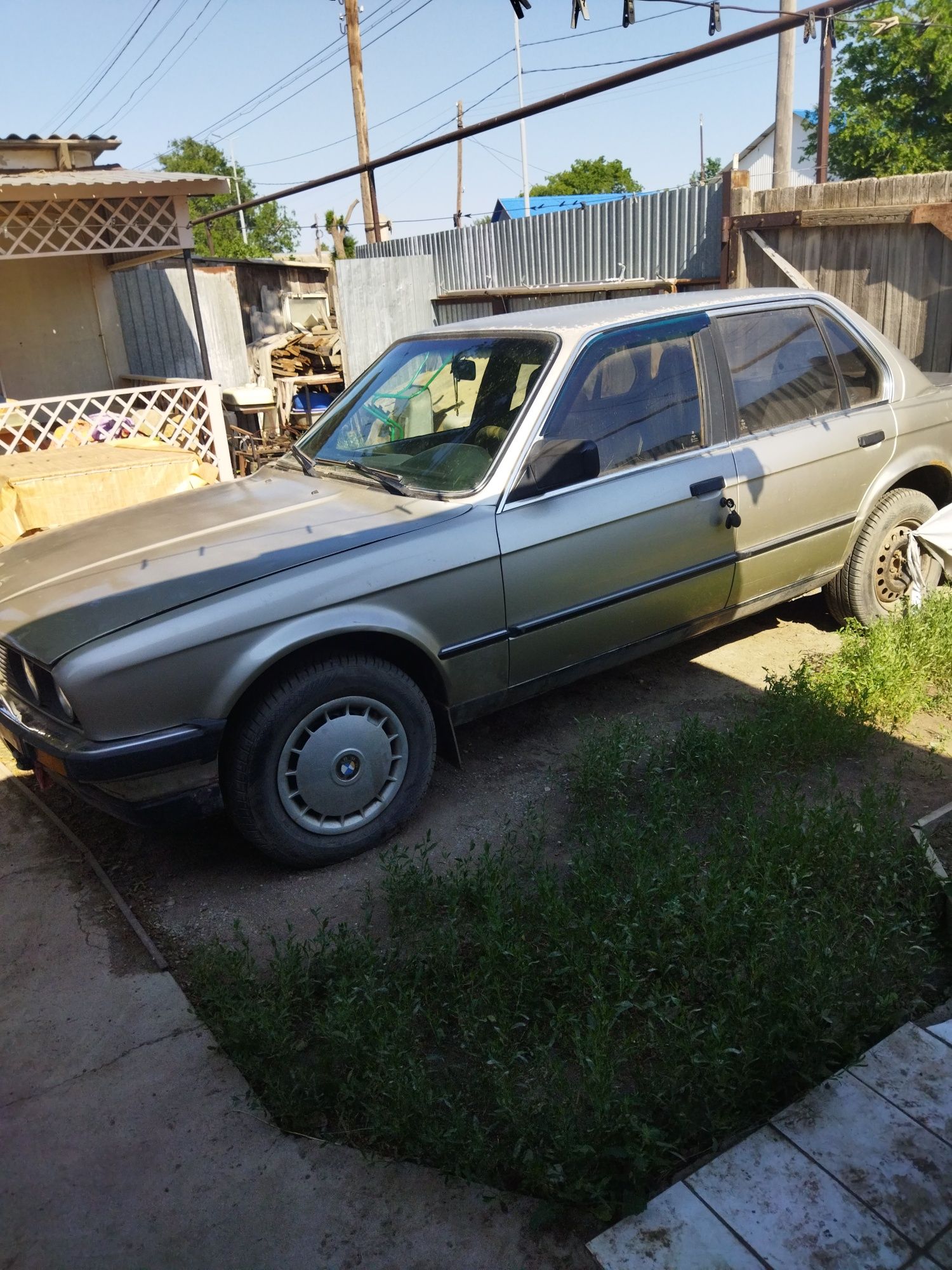 Продам автомобиль BMW 318i