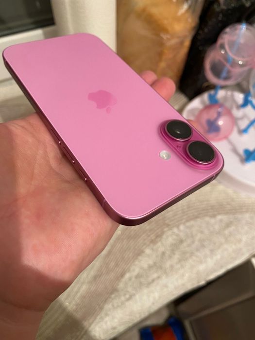 Продам Айфон 16 идиальном состояний ползвалась только 1 месяц срочно