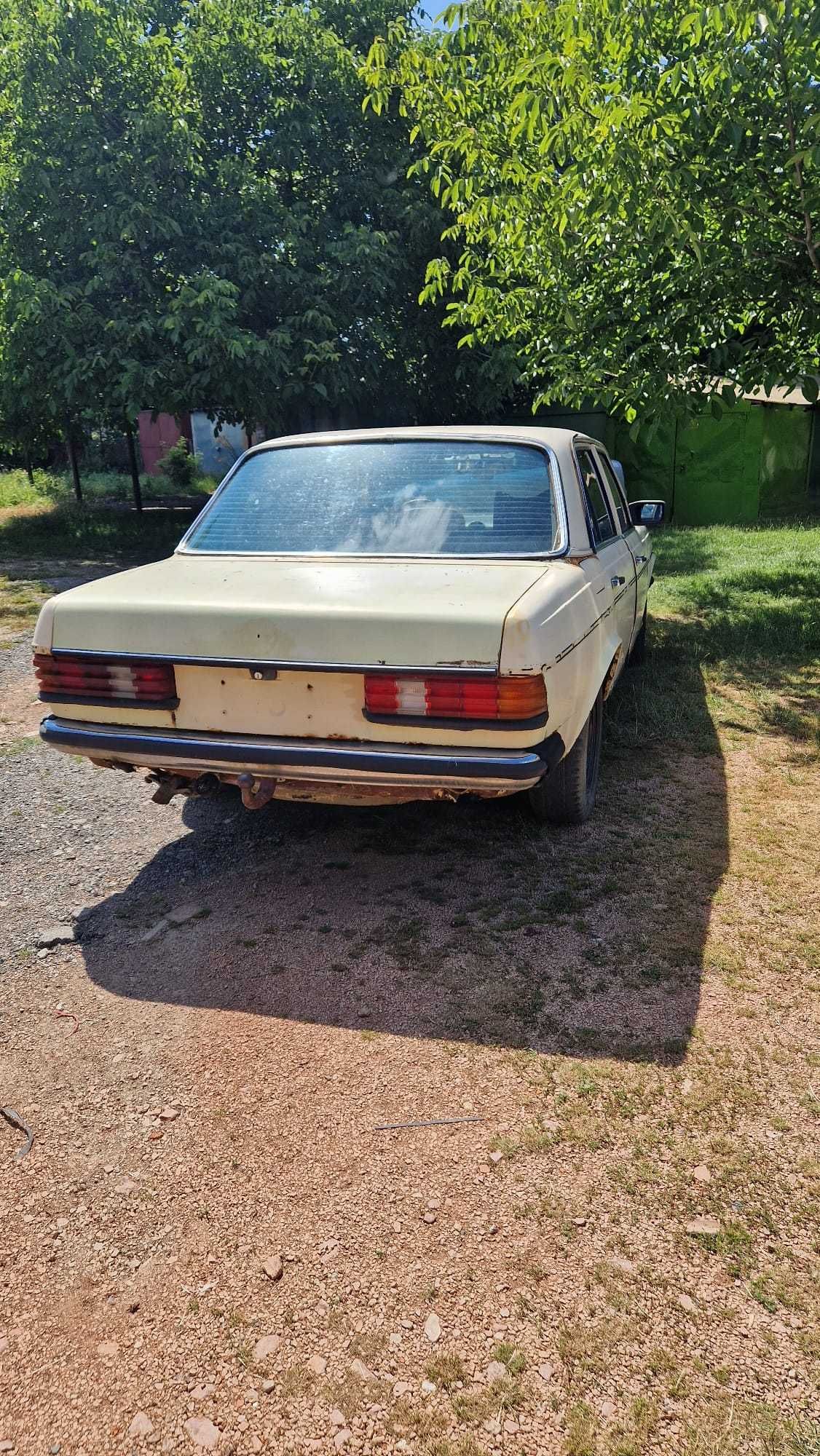 Vand Mercedes Cobra 200 D an 1980 functional  1200 eu.
