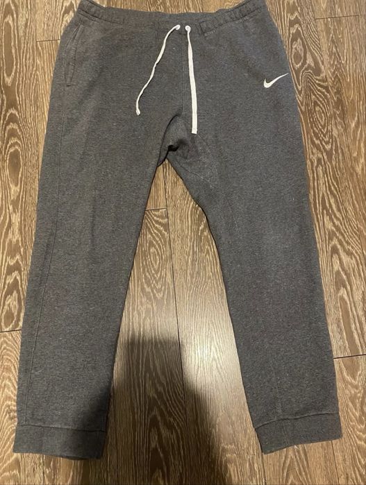 Ново долнище на найк