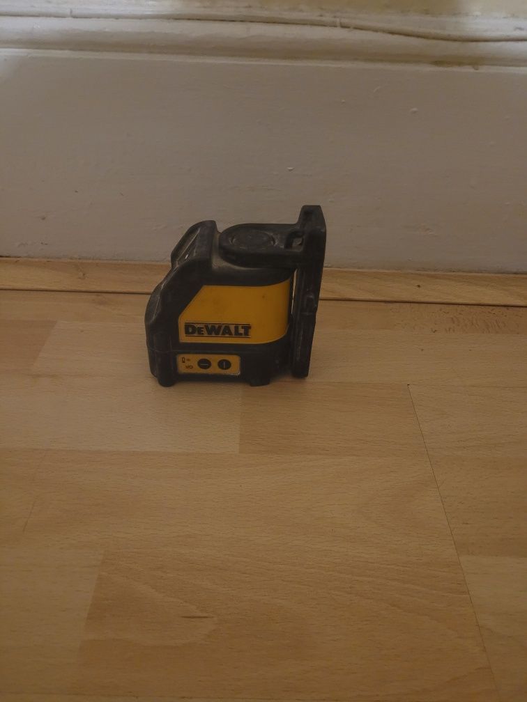 Vând laser dewalt