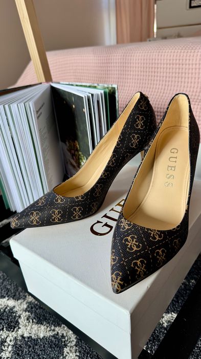 Обувки Guess на висок ток, 39 номер