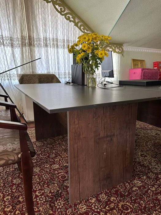 Стол рабочий в хорошем состоянии