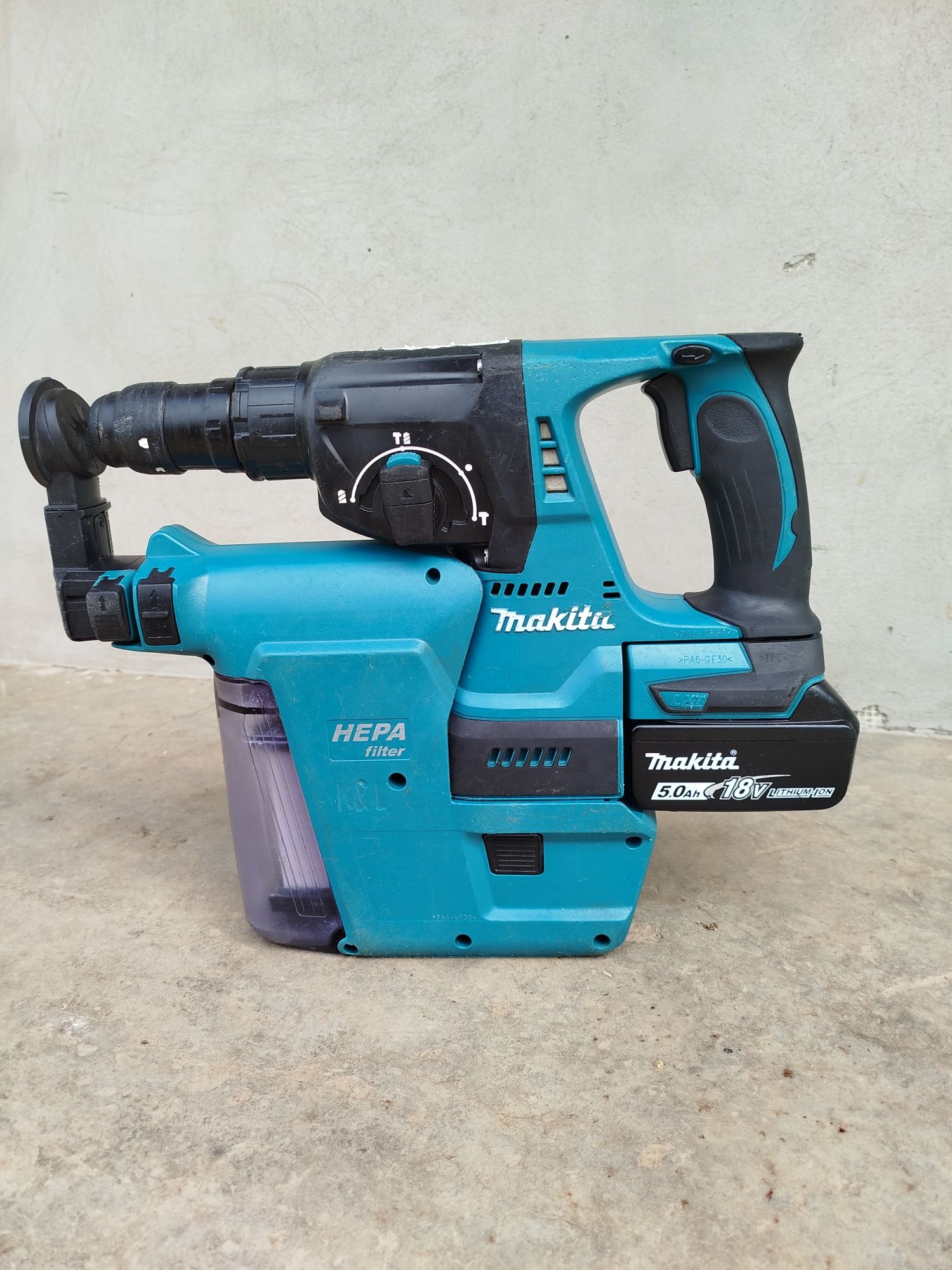 Rotopercutor Makita cu aspirator