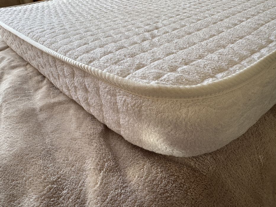 Матрак 60/120 за бебешка кошара + подарък възглавница за кърмене