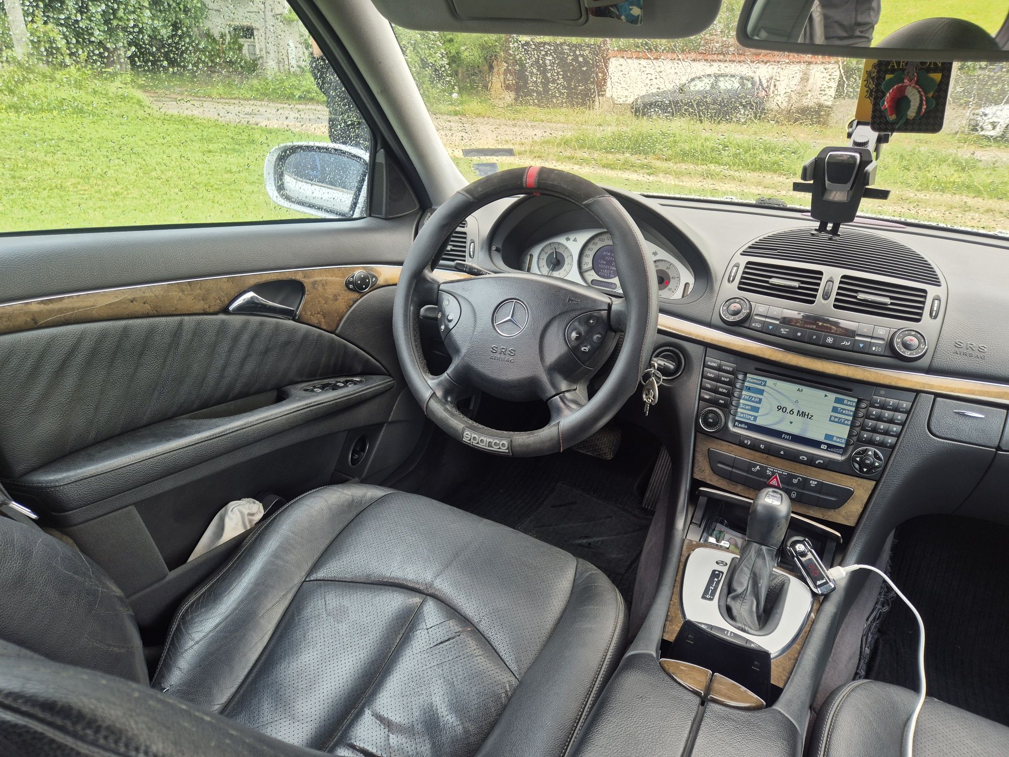 Mercedes-Benz 320