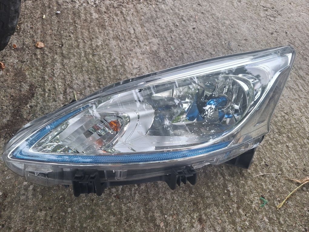 Ляв Фар Hella За Nissan E-NV 200 Envalia 2013-2019 Година Нисан НВ