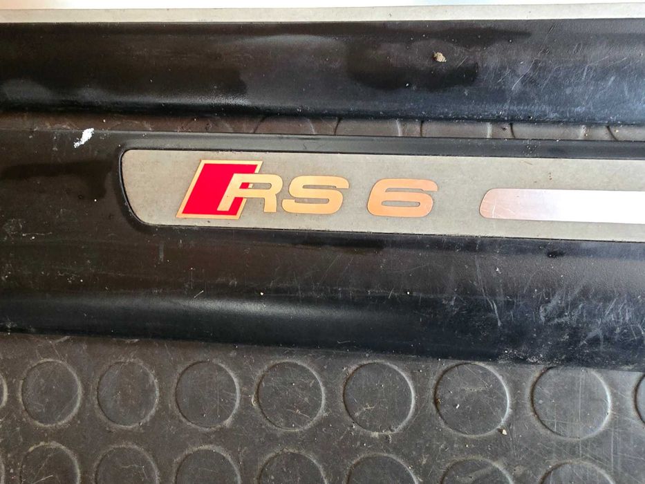 Продаваме интериорни лайсни за прагове от Audi RS6 4F 2010г avant