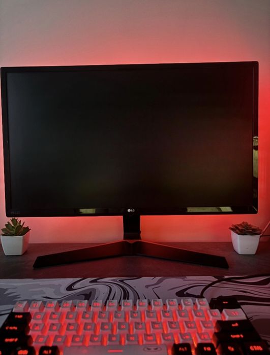 Se vinde pc gaming plus monitor lg gaming 23 inchi