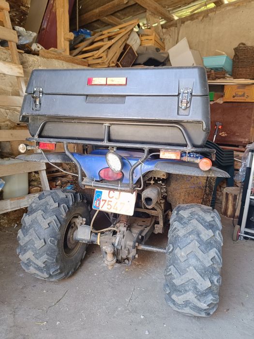 ATV Linhai worker