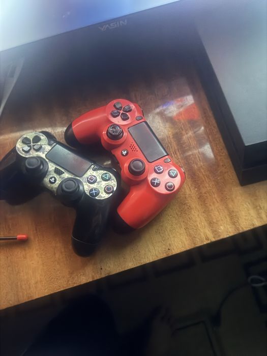 Продам пс4 фат, 3 джостика в комплекте